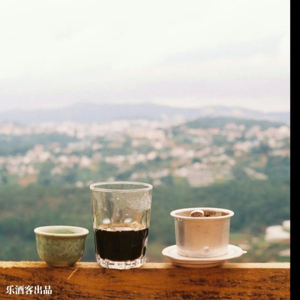 鼎豪投资 咖啡追平了奶茶，但葡萄酒还在“装高雅”？